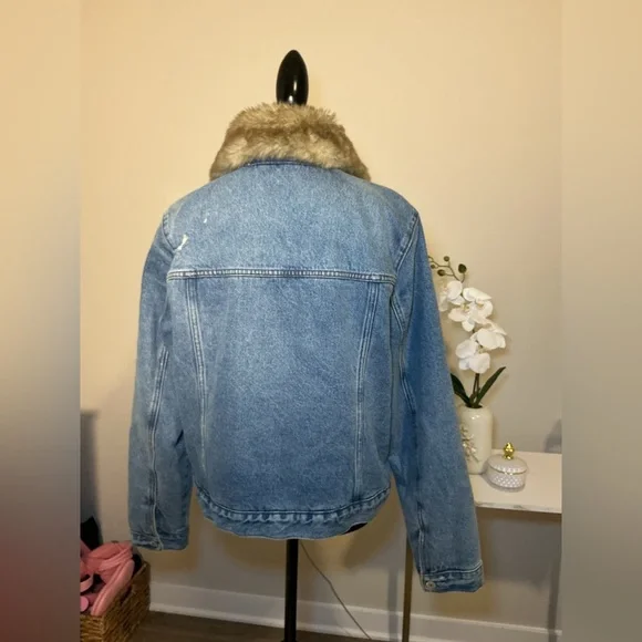 Abercrombie & fitch Denim Jacket with Faux Fur Collar - Picture 3 of 12